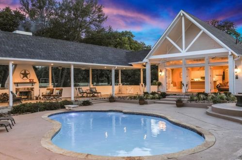 127 Red Oak Ln, Lewisville, TX 75028-3538