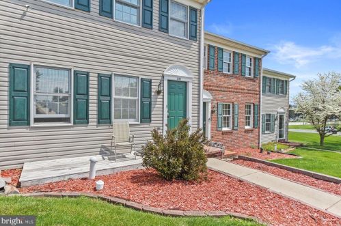 2395 Woodmont Dr, York, PA 17404-8318