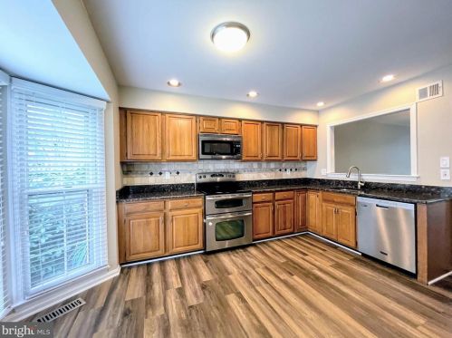 11812 Great Owl Cir, Herndon VA  20194-1183 exterior