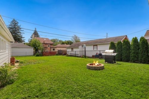 8253 Newcastle Ave, Niles IL  60714-2614 exterior