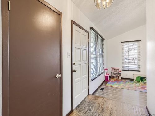5332 Scranton St, Denver, CO 80239-5840