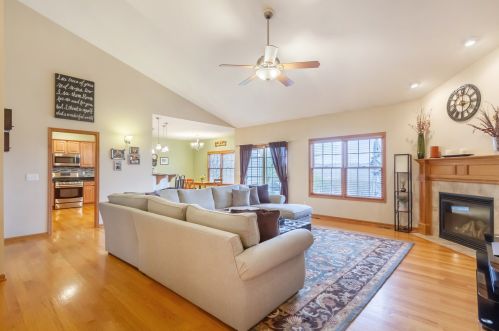 1613 Parkside Dr, Sycamore IL  60178-3312 exterior