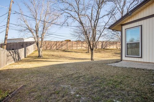 6208 Bellhurst Ct, Fort Worth TX  exterior