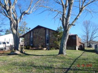 1211 Debi Cir, Morristown, TN 37813-4748