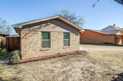 616 Saddle Rd, Fort Worth, TX 76108-1326
