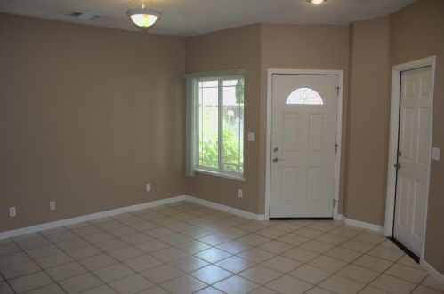 1656 Sierra Creek Dr, Manteca, CA 95336-8652