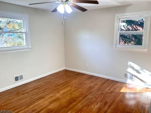 22 Oak Ave, Iselin, NJ 08830-1520
