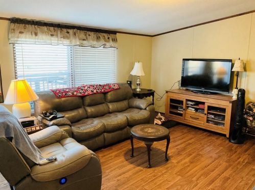 442 Cardinal Dr, Hills, TX 78659-4905