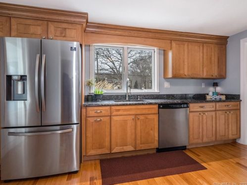 15 Old Black Point Rd, Niantic CT  06357-2813 exterior