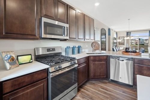 175 Lakeshore Dr, Oswego, IL 60543-5107