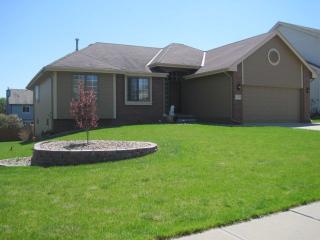 2147 Cobblestone Rd, Omaha, NE 68133-3332