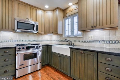 1609 Mithering Ln, Silver Spring MD 20905-7045 exterior