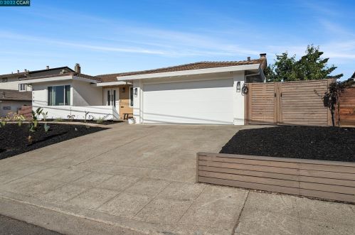 5738 Shadow Ridge Dr, Hayward, CA 94552-1836