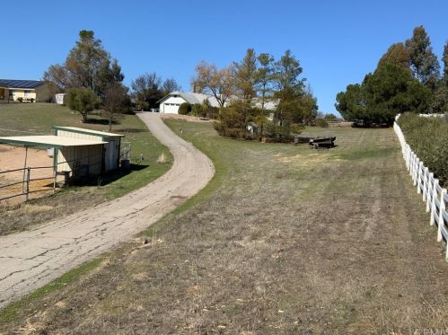 5625 Prancing Deer Pl, Lake Nacimiento, CA 93446-8351