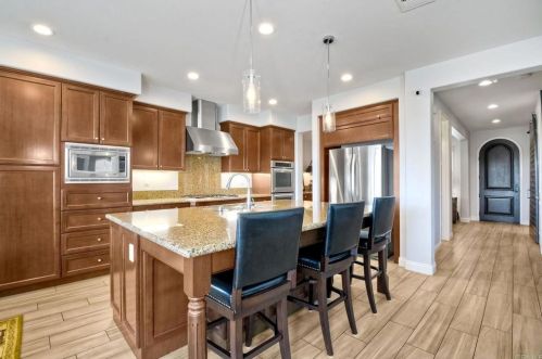 6975 Goldstone Rd, Carlsbad, CA 92009-1711