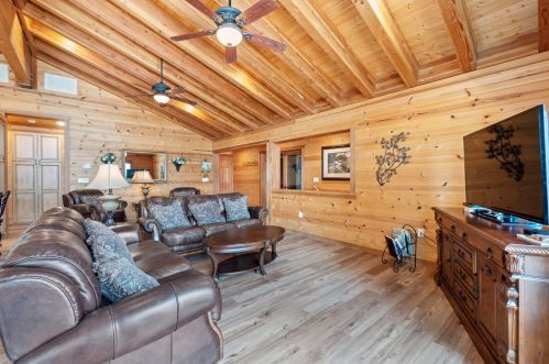 11030 Ski Slope Way, Truckee CA  96161-6603 exterior