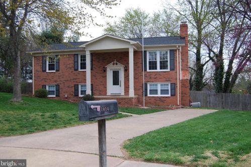 1014 White Pl, Leesburg, VA 20175-4342