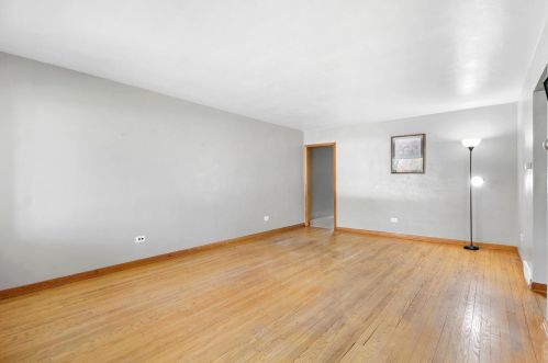 1936 Walnut St, Waukegan, IL 60087-4947