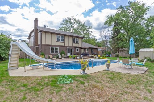 800 Glen Crest Dr, Glendale Heights, IL 60137