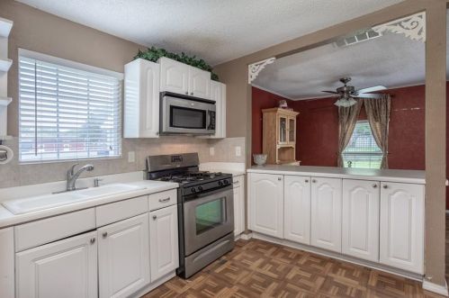 1415 Shady Grv Rd, Irving TX  75060-6430 exterior