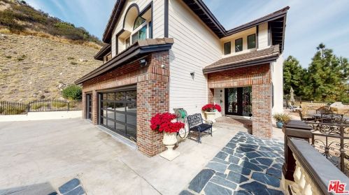 1975 Erin Way, Glendale, CA 91206-1007