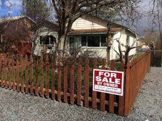 1304 Maple St, Alturas, CA 96101-3224