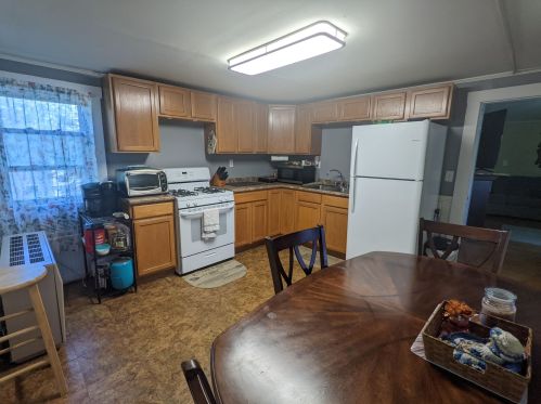 9 High St, Unity, NH 03773-1949