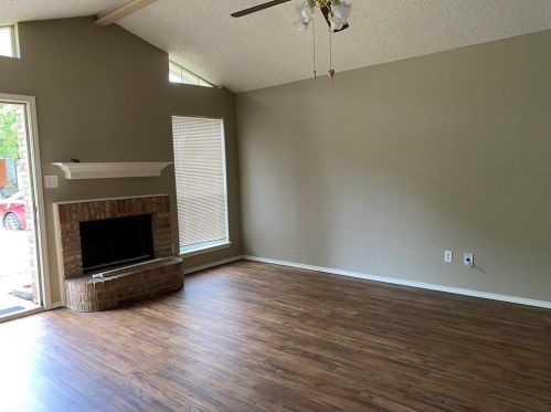 1205 Glen Creek Dr, Midlothian TX  76063-6206 exterior