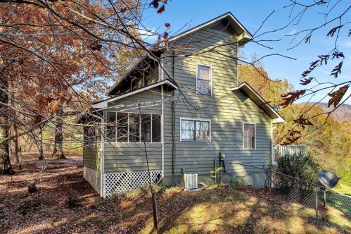 124 Valley View Dr, Cleveland, GA 30528-1692