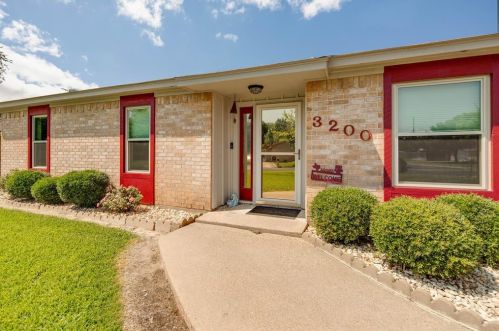 3200 Bonham Dr, Bryan, TX 77803-0804