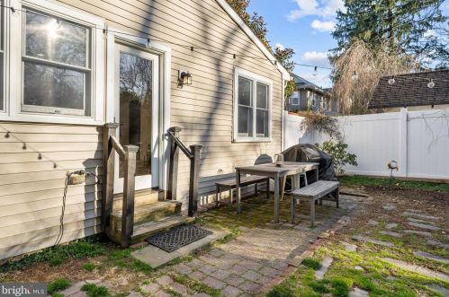 24 Evergreen Ln, Tavistock NJ  08033-1202 exterior