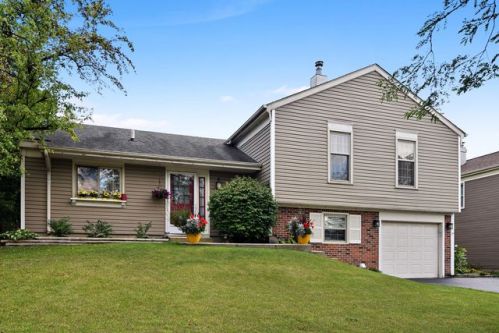 284 Jackson St, Hanover Park, IL 60103-6522