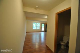 2472 Main St, Hurricane WV  25526-1074 exterior