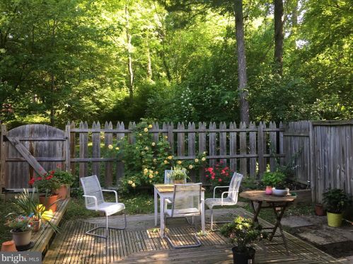 9233 Three Oaks Dr, Silver Spring MD 20901-3372 exterior