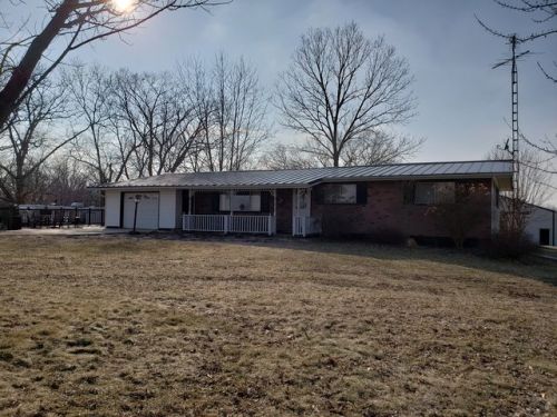 17868 Lafary Ln, Table Grove, IL 61482-9654