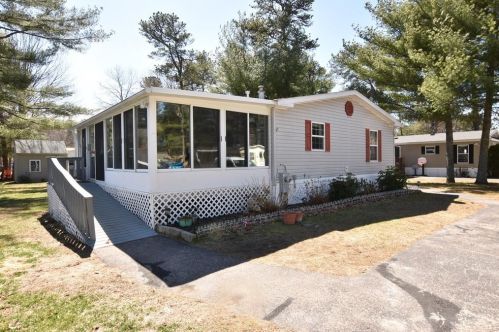 19 King Philip Rd, Coventry, RI 02816-4028