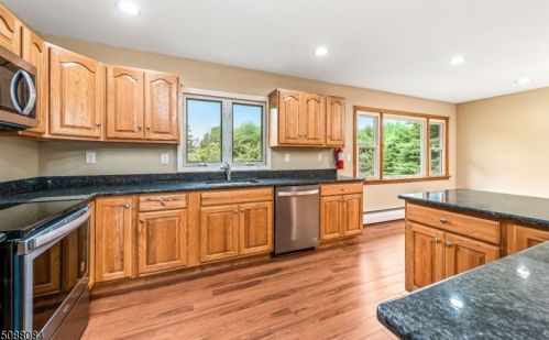 31 Clearview Dr, Dover NJ  07869-1304 exterior