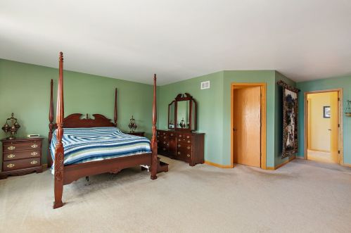 313 Century Dr, Pingree Grove IL  60140-4013 exterior