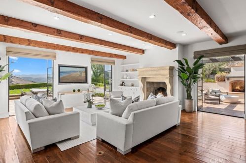 22 Black Falcon, Irvine CA  92603-0420 exterior