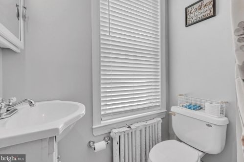 497 Lemonte St, Philadelphia PA  19128-4534 exterior