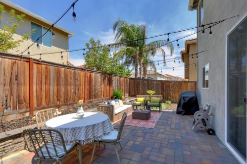 9979 Asilomar Ln, Elk Grove CA  95757-2549 exterior