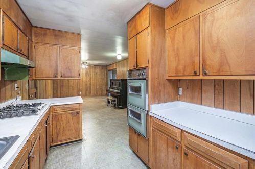 558 Larchmont Dr, Atlanta GA  30318-7112 exterior