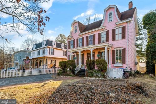 34 Church St, Beverly, NJ 08010-3527