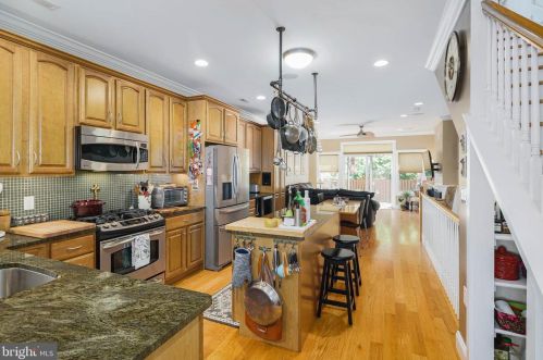 809 20 St, Philadelphia PA 19130-2025 exterior