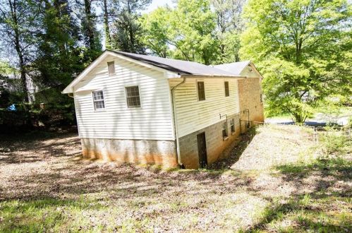 831 Magna Carta Dr, Atlanta GA  30318-6059 exterior
