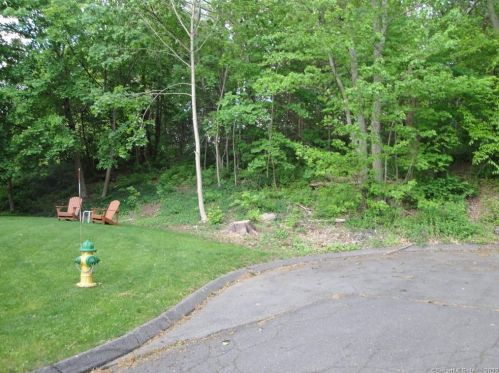 3 Jensen Pl, Middletown, CT 06457-4517