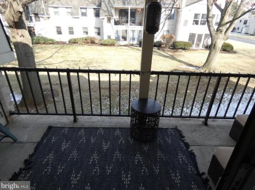 98 Valleybrook Dr, Lancaster PA  17601-4620 exterior