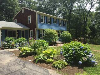 32 Cooke Dr, Scituate, RI 02857-1608