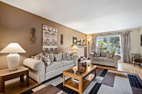 415 Valley Ln, Arlington Hts, IL 60004-3129