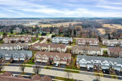 590 Yorkshire Ln, Pingree Grove IL  60140-9159 exterior